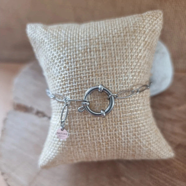 Bijou minimaliste et chic pour femme.