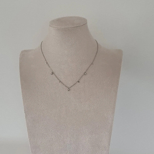 Collier fin argenté avec pampilles et pendentif goutte en strass, bijou minimaliste chic