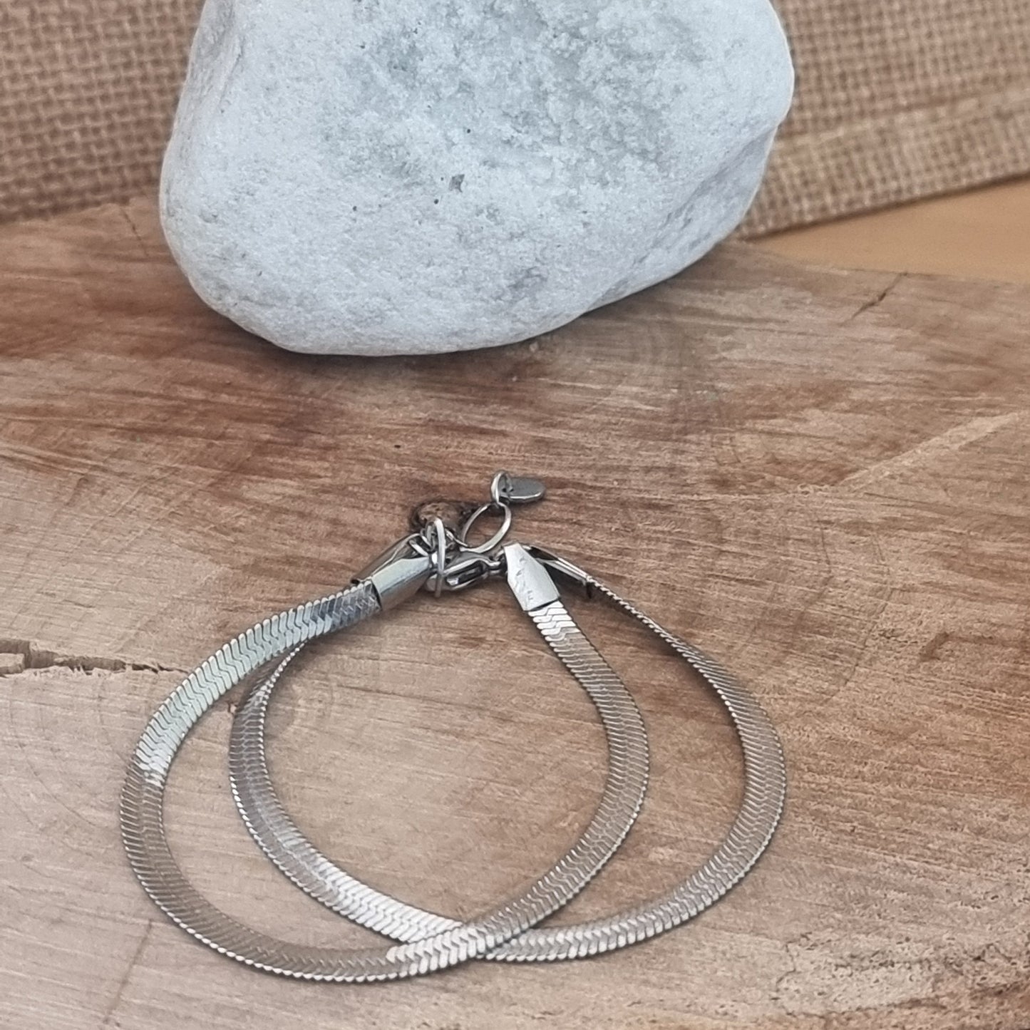 Bijou minimaliste chic et élégant pour femme.