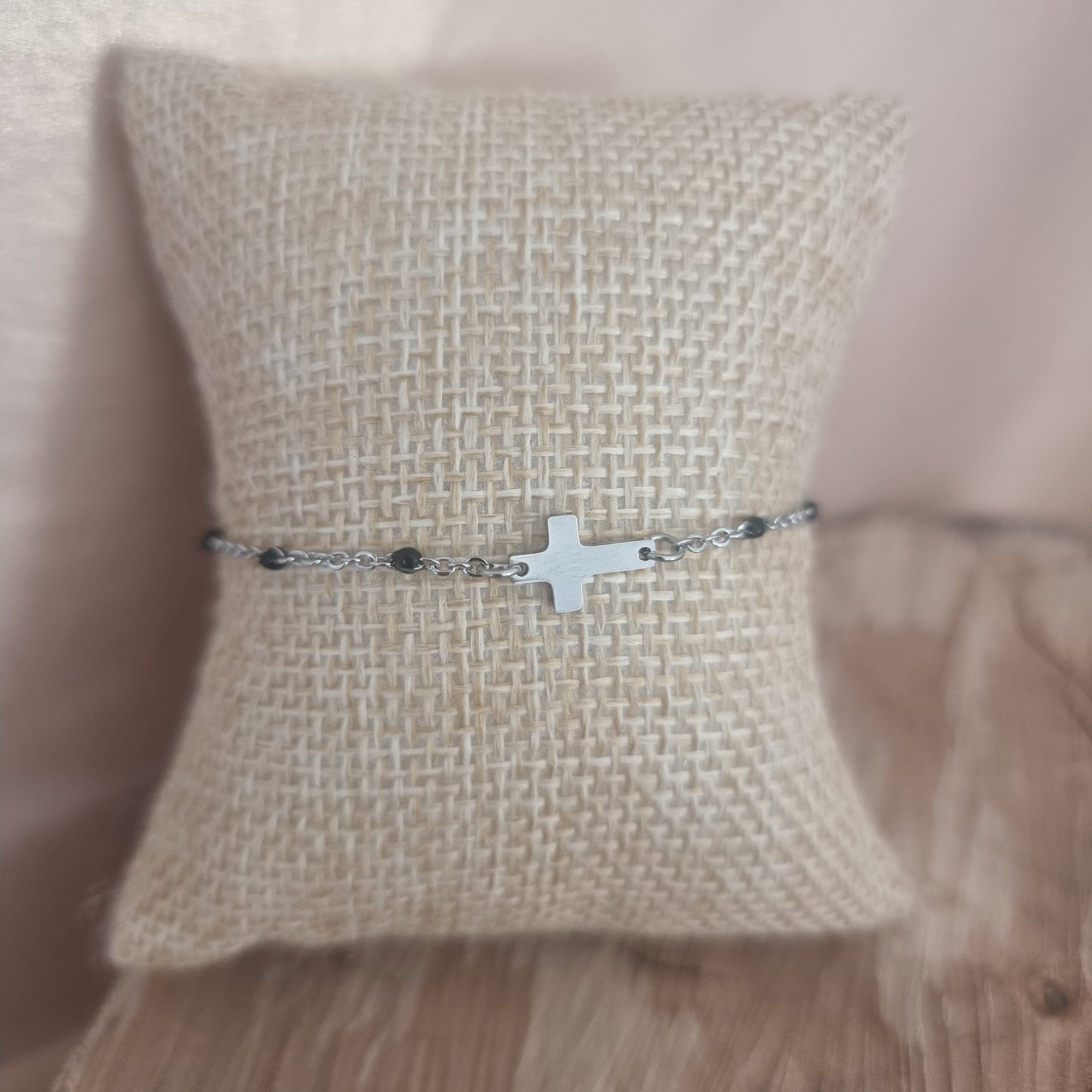 Bracelet en acier inoxydable orné d'une croix, tendance 2025