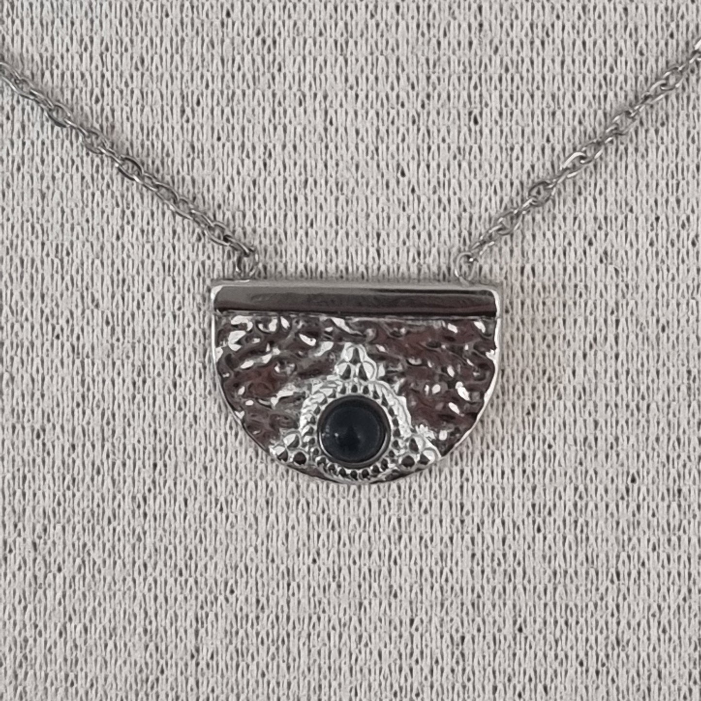Collier femme élégant en acier inoxydable Satine avec pendentif demi-lune