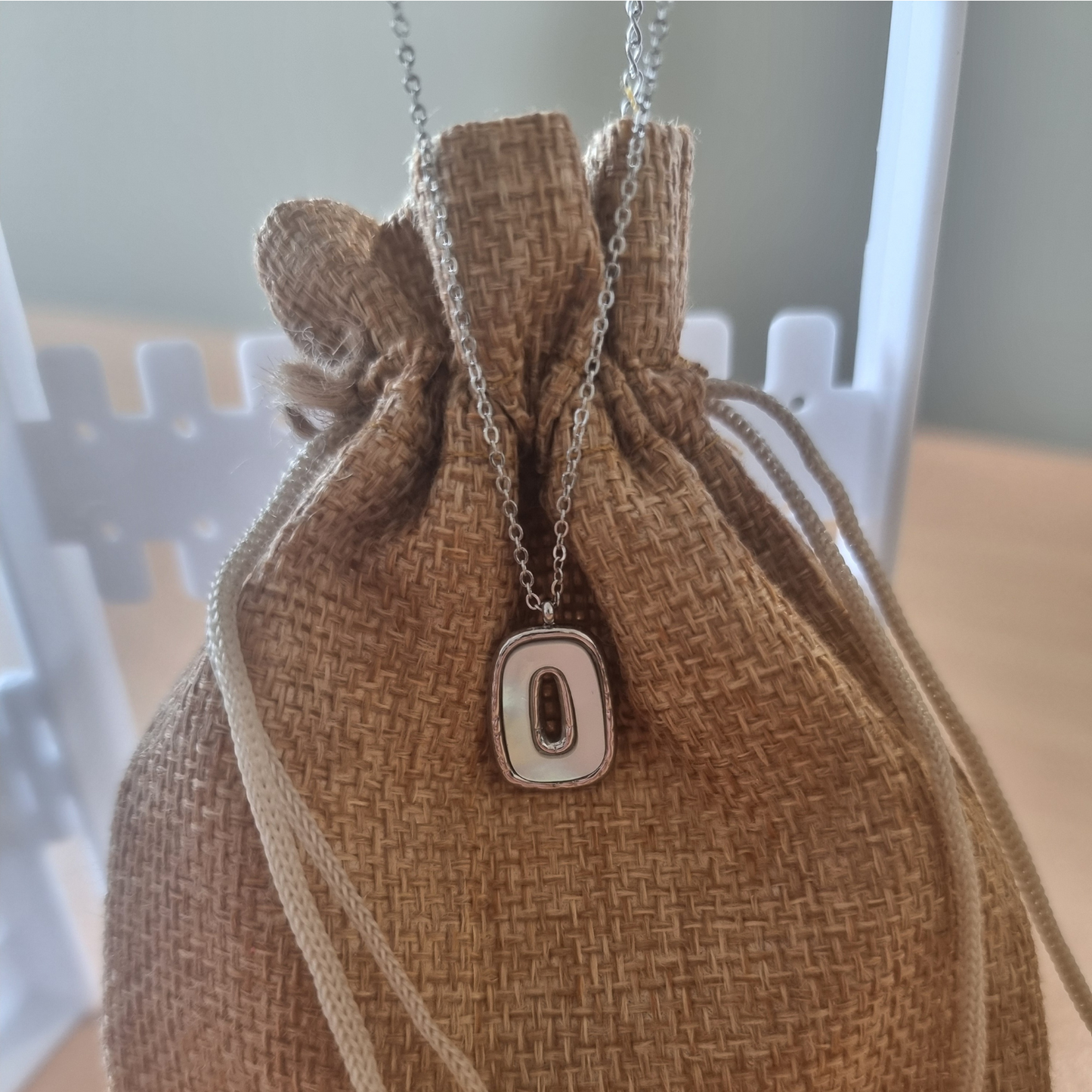 Collier moderne argenté minimaliste