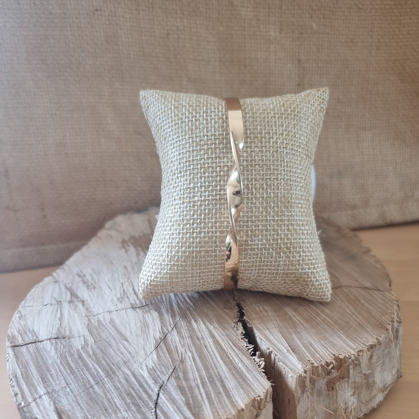 Bracelet ouvert doré style torsadé élégant