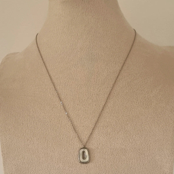 Bijou femme moderne et chic avec pendentif argent