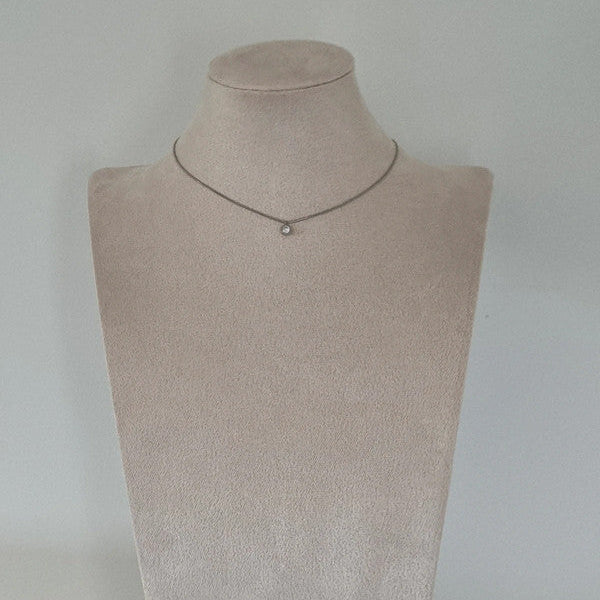 Collier fin argenté avec strass rond