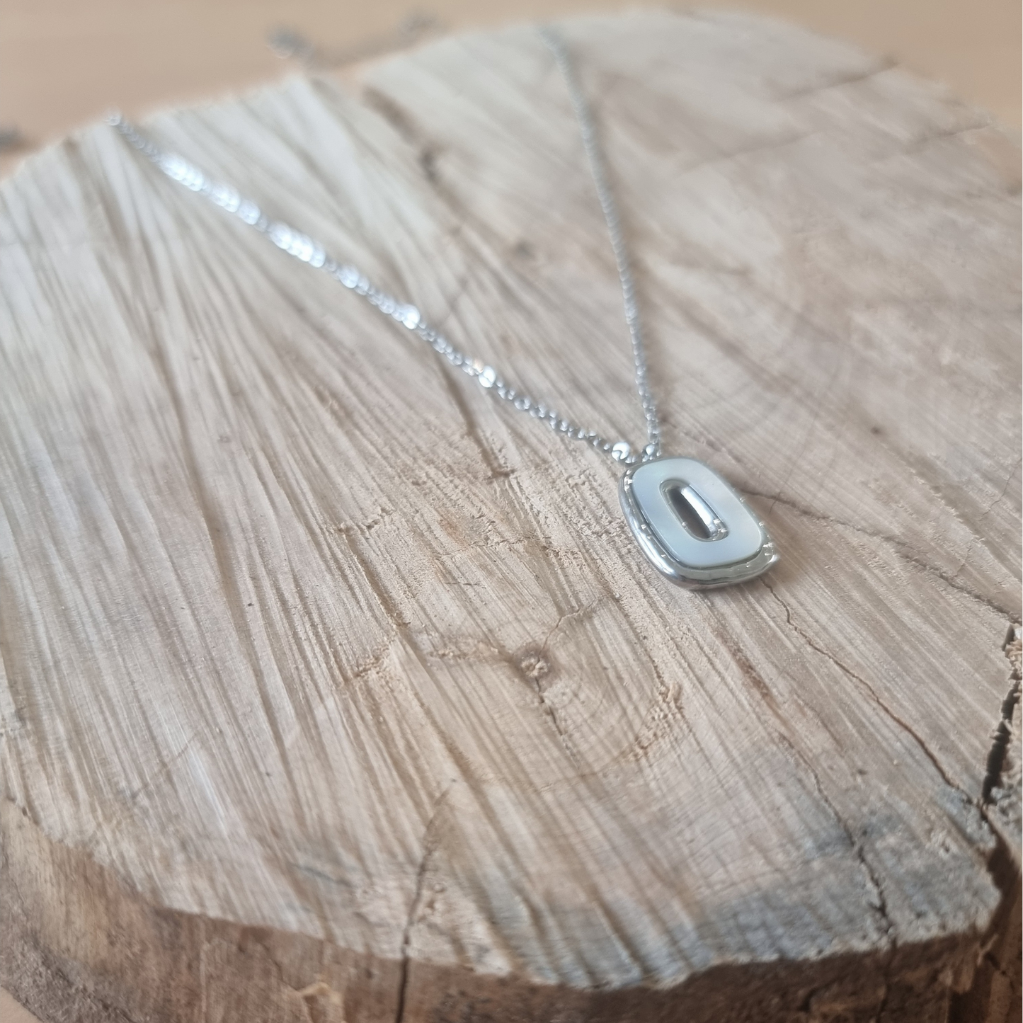 Pendentif ovale design simple et tendance