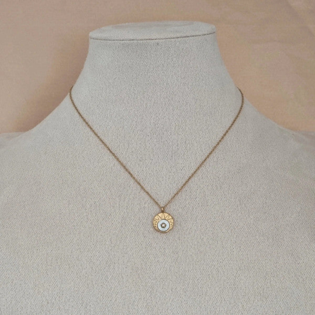 Collier AMBRE pour femme en acier inoxydable doré, chaîne fine de 40 cm, bijou élégant et symbolique