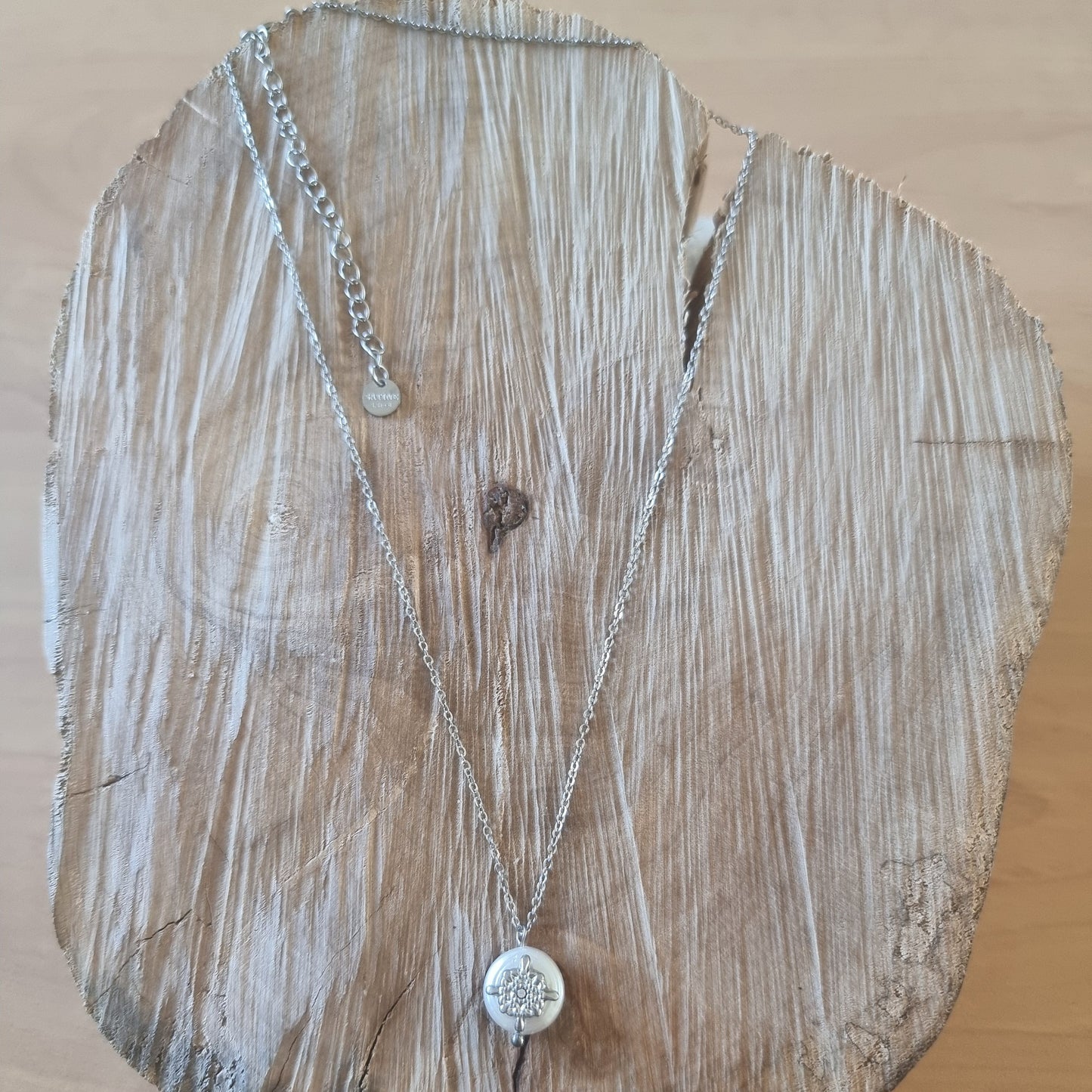 Collier ANAE - MissZaCollier ANAE Satine en acier inoxydable vu de dessus