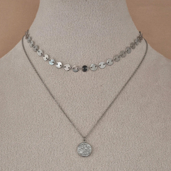 Ras-du-cou argenté brillant avec sequins métalliques