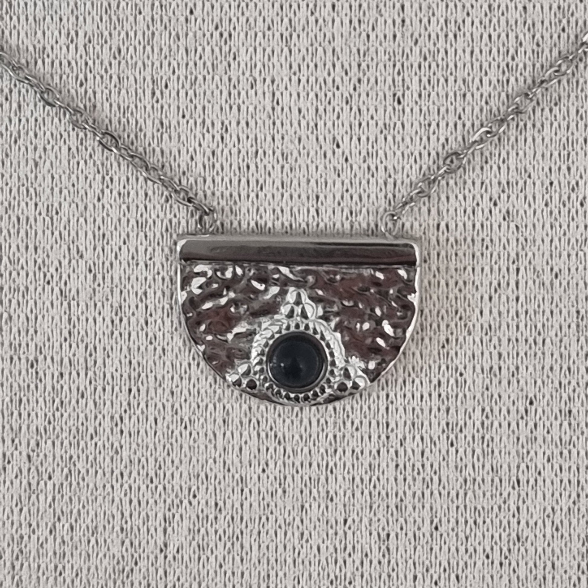Collier femme élégant en acier inoxydable Satine avec pendentif demi-lune