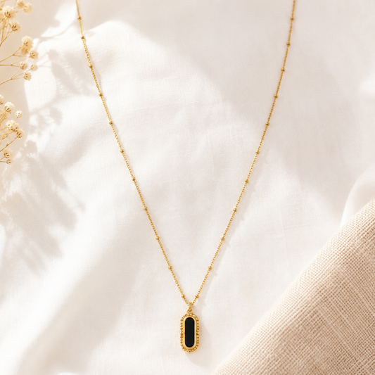 Collier LILOU en acier inoxydable doré avec pendentif noir - MissZa